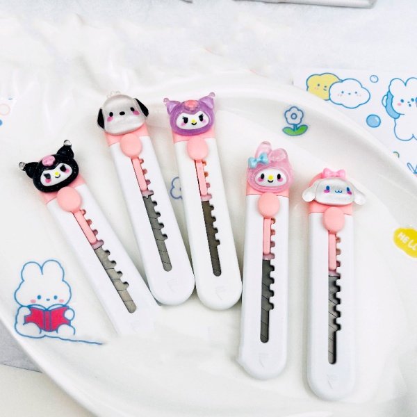 Kantselyarskiy nozh Snax Kuromi