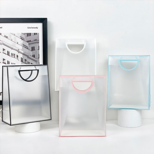 Paket podarochnyy Yokee Clear 24*18,5sm