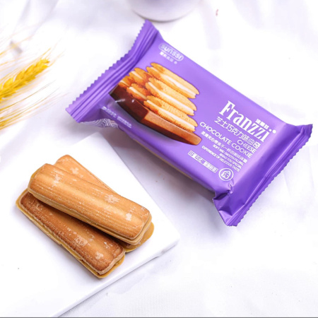 Pechene Franzzi s shokoladom i syrom