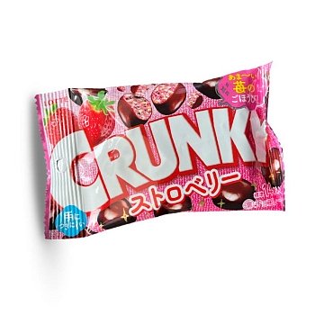 Драже Crunky шоколадное с клубничной начинкой 32г