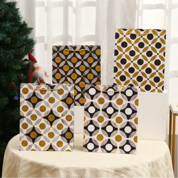 Paket podarochnyy Snax 7133 5x33x12