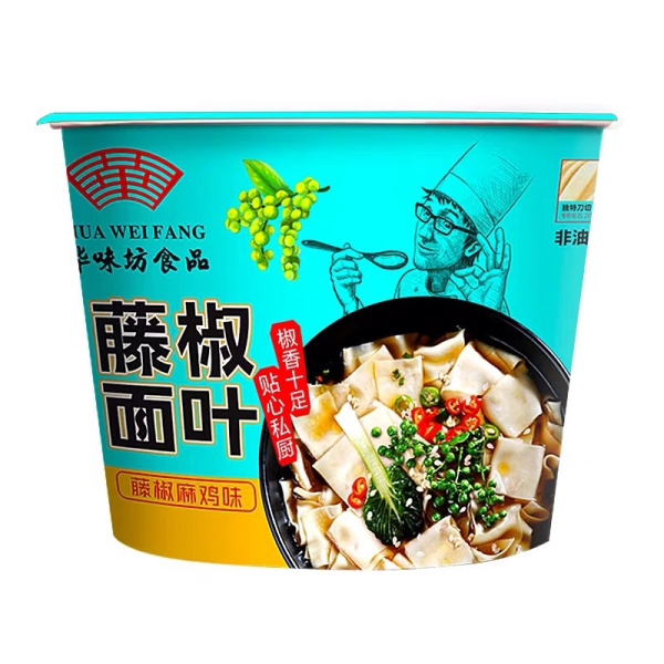 Lapsha Hua Wei Fang s kuritsey i pertsem